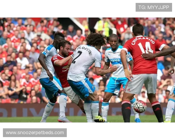 曼联问题积累影响扩大，球队稳定性面临考验，争冠形势压力持续