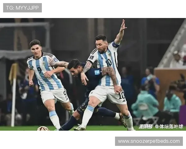 阿尔瓦雷斯 vs 梅西:角色与体系依赖如何体现?